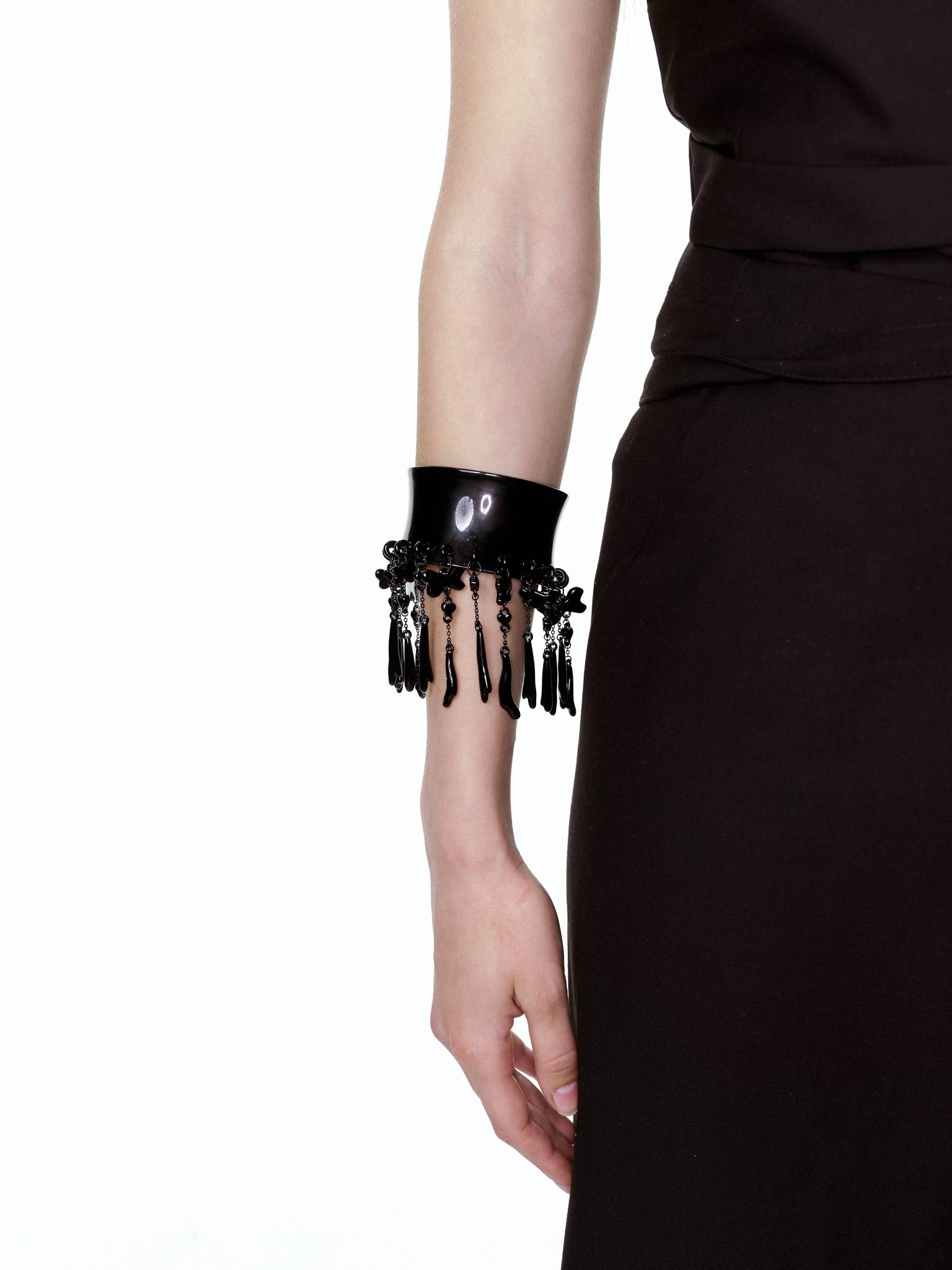 Swaying Arm Bracelet in BLACK