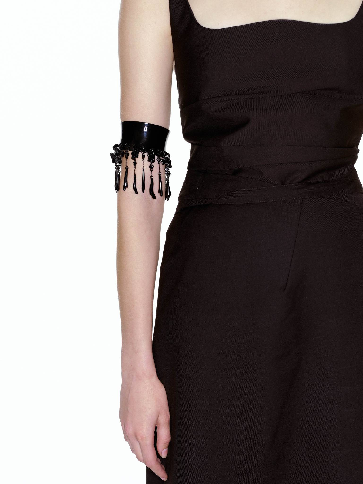 Swaying Arm Bracelet in BLACK