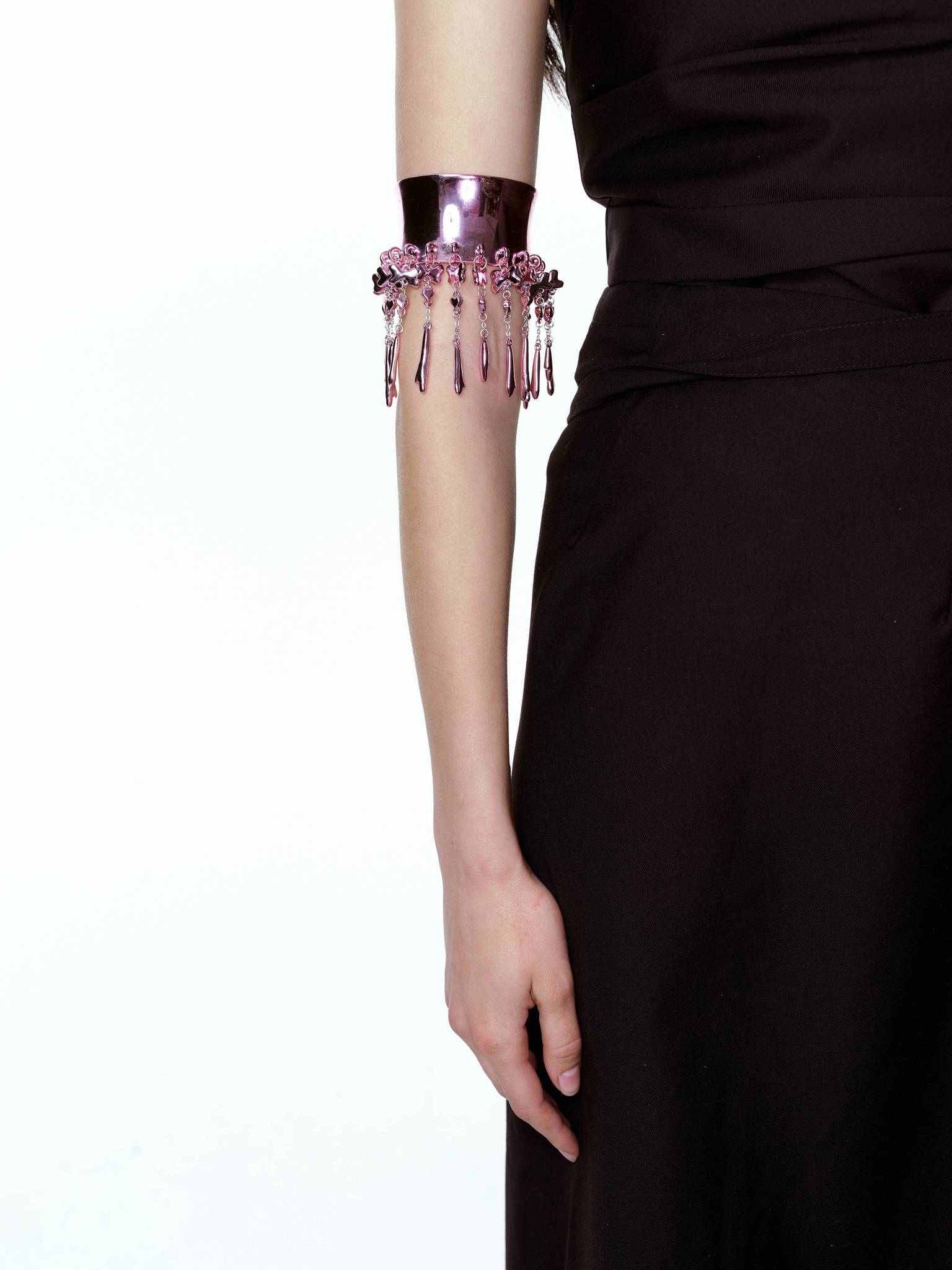 Swaying Arm Bracelet in BLACK