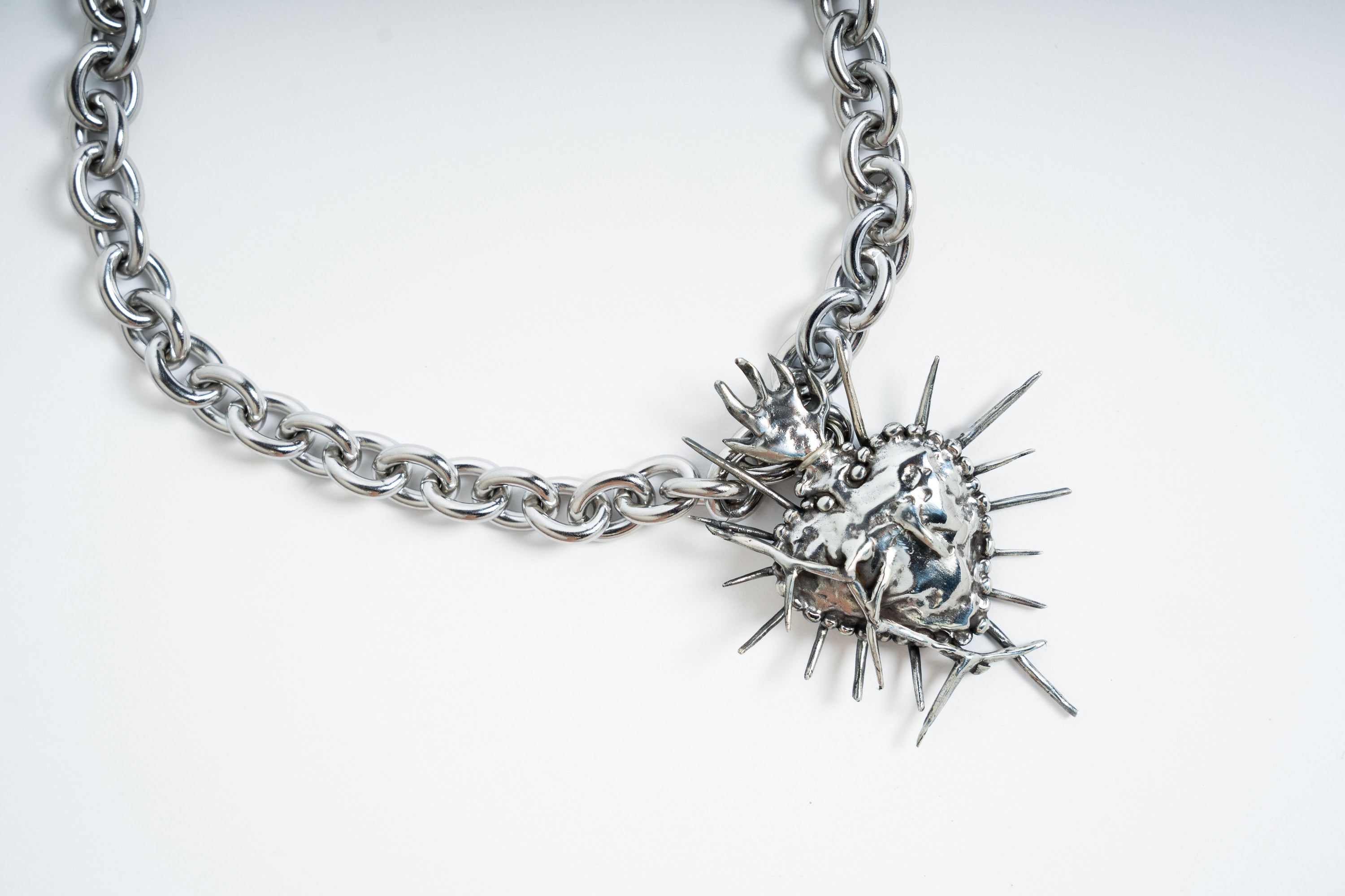 절망적인 하트 목걸이 