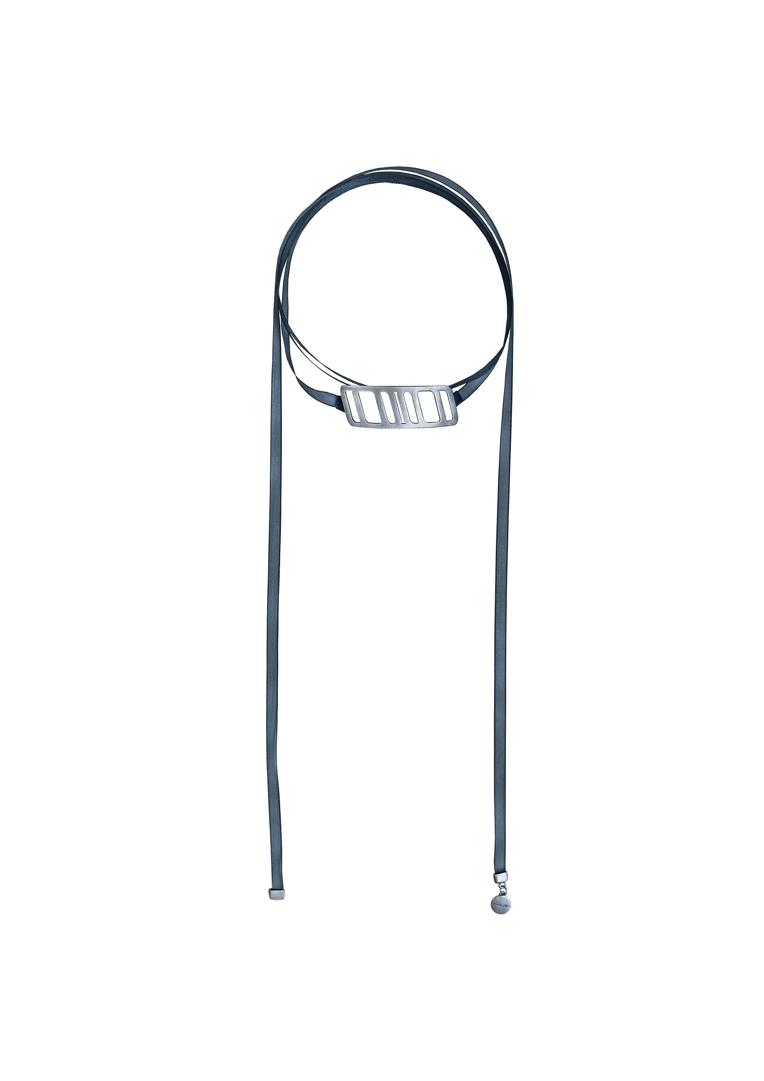 Onrush Choker in Grey
