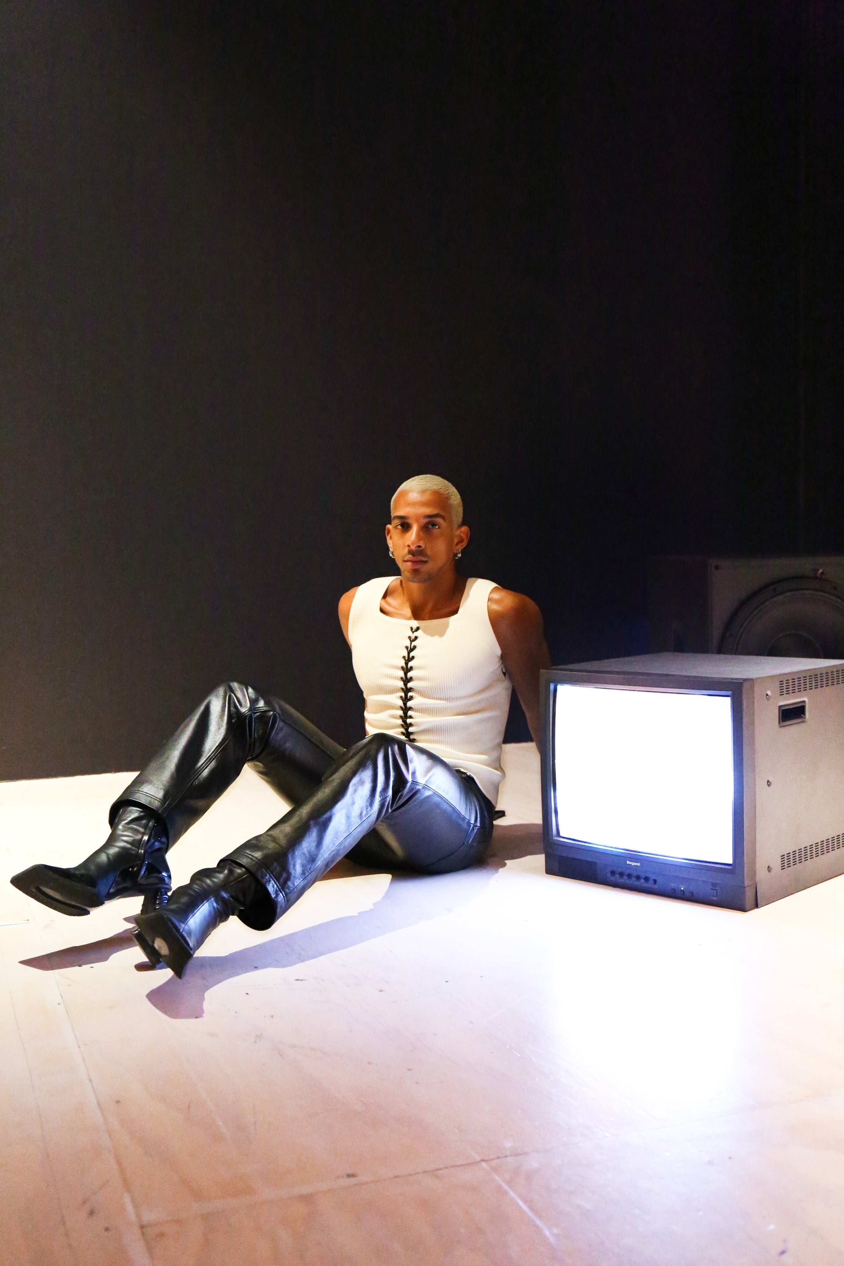 수직 파라코드 레이스업 탑