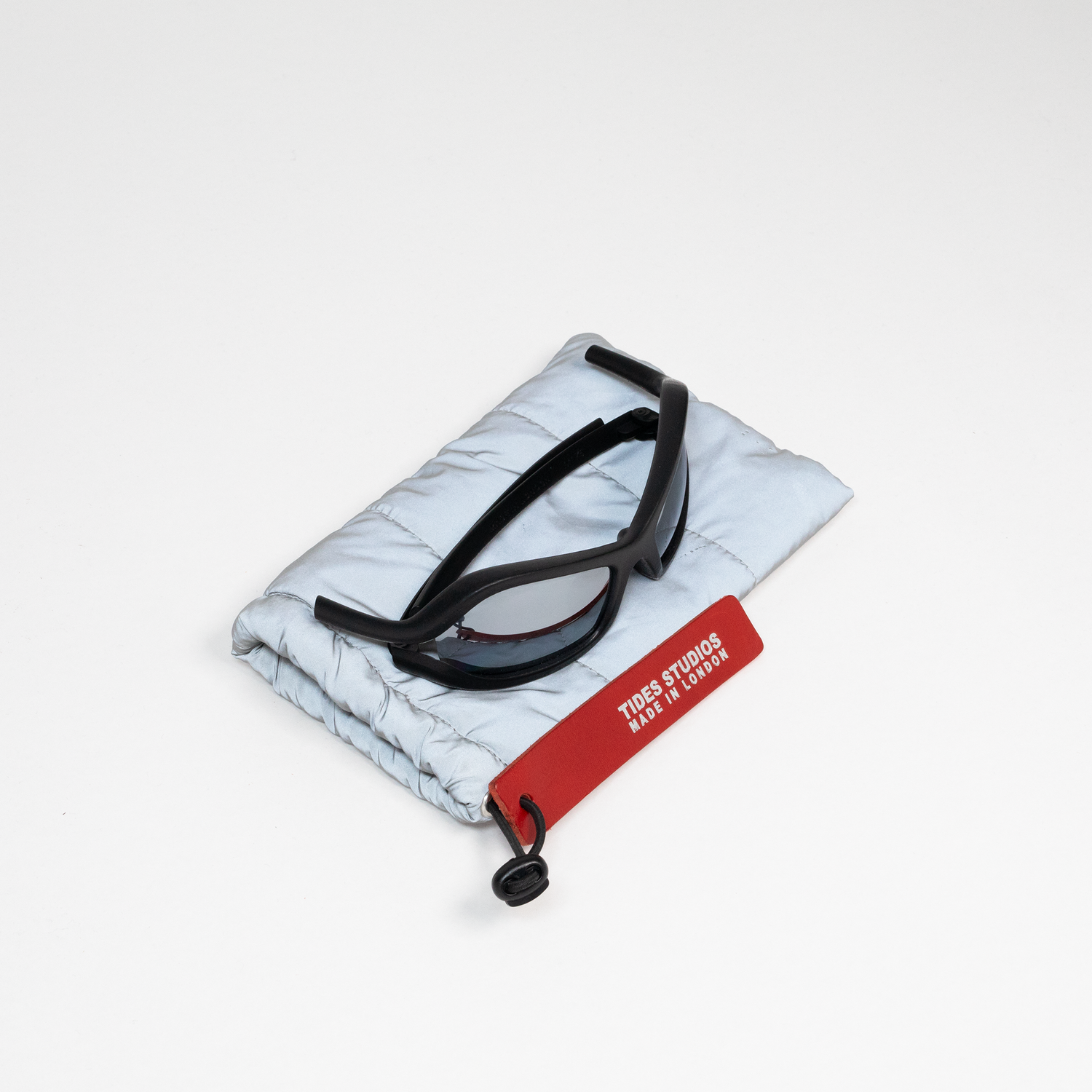 블랙 컬러의 레이시