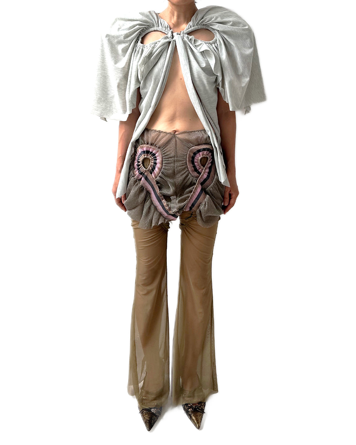 어깨 패딩이 있는 컷아웃 풋볼 보우 볼레로 탑