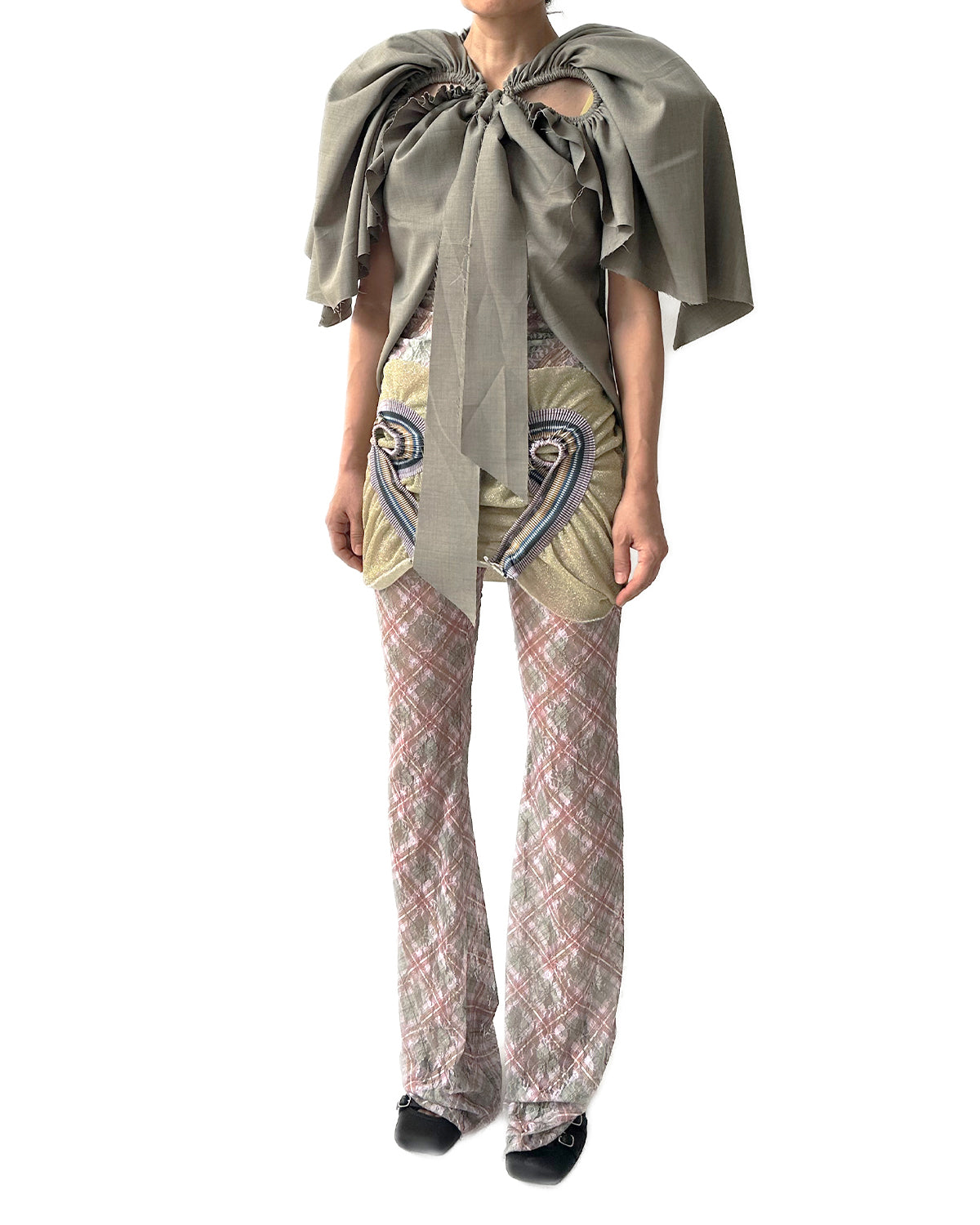 어깨 패딩이 있는 컷아웃 풋볼 보우 볼레로 탑