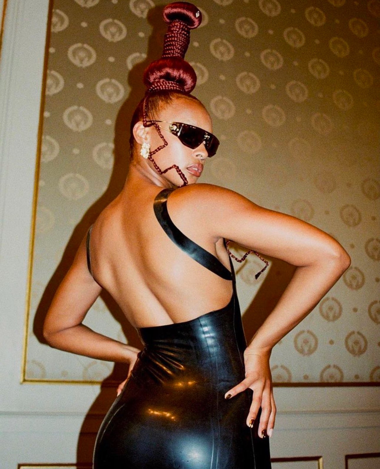 라텍스 미디 드레스