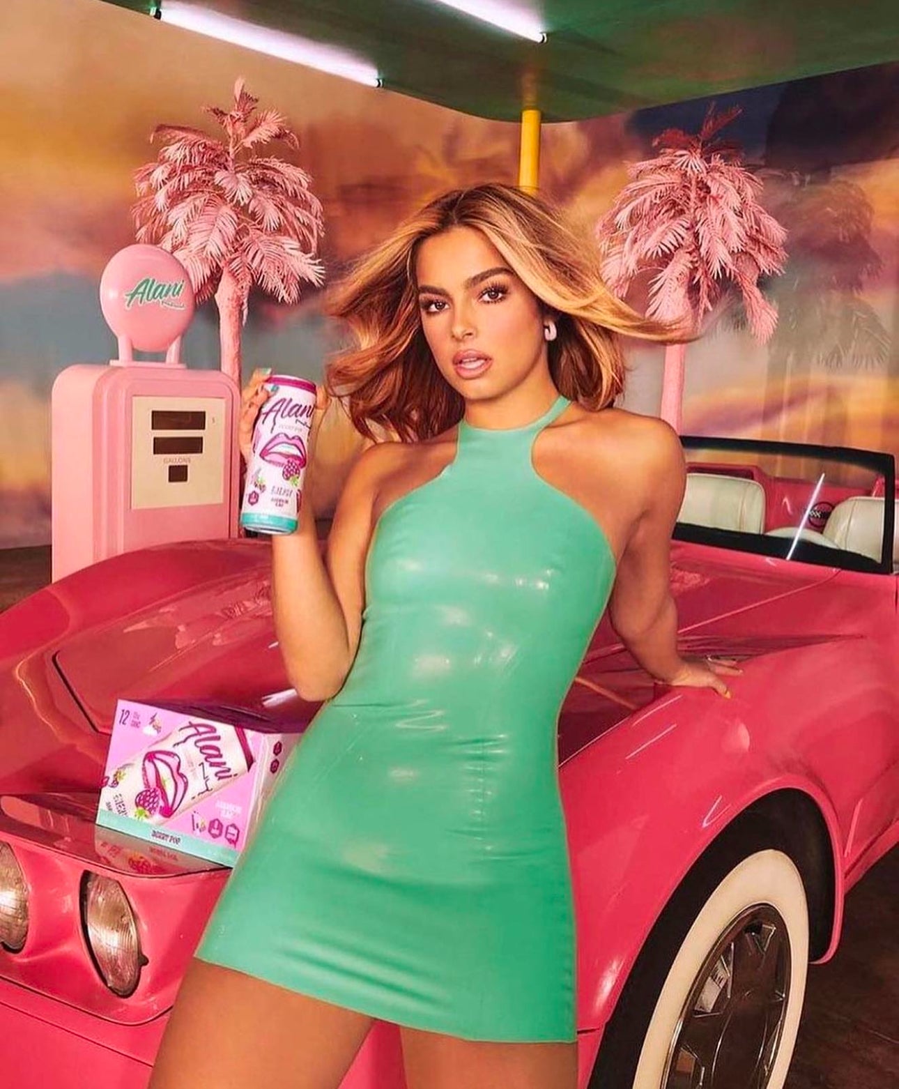 라텍스 미니 드레스