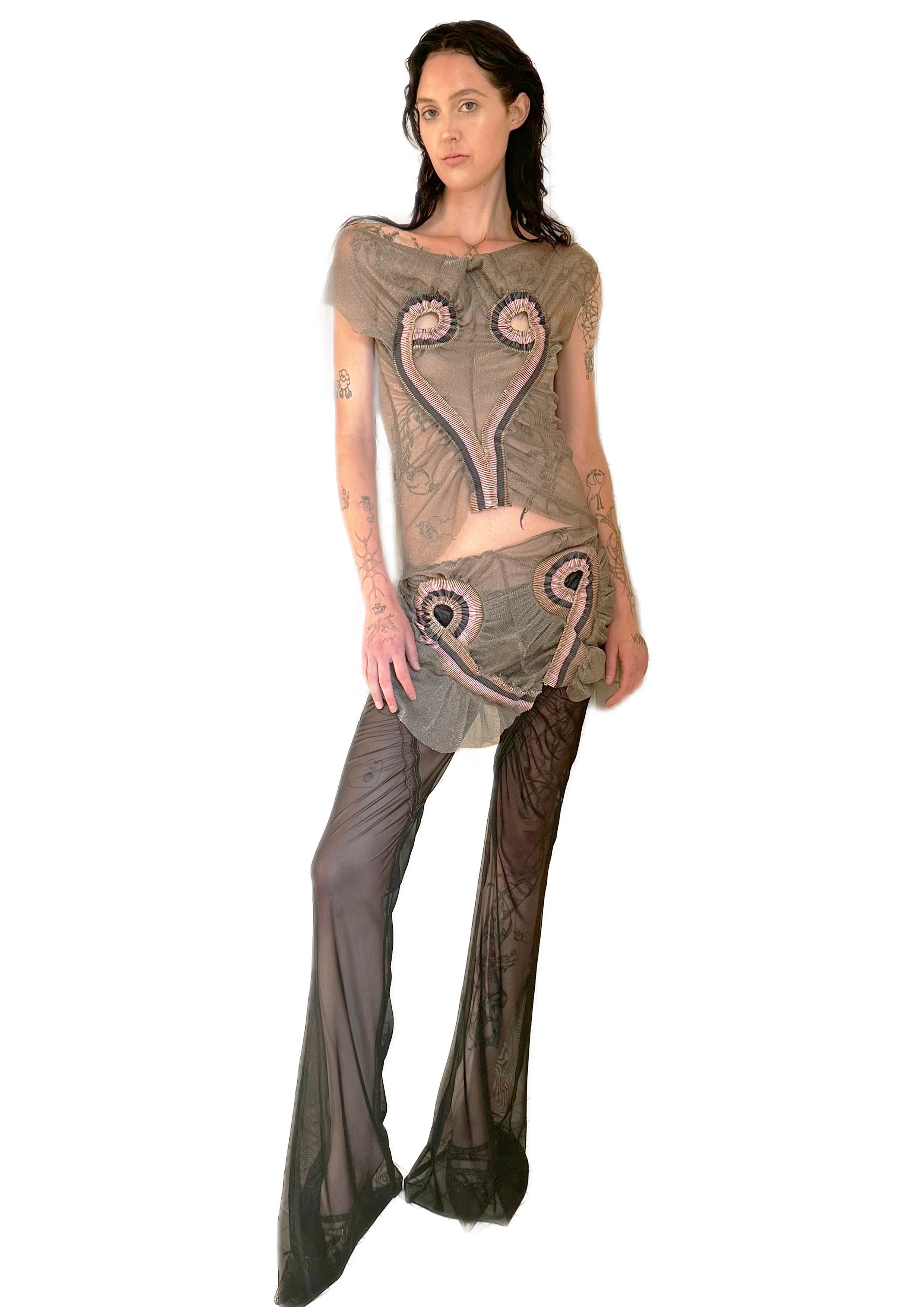 하트 컷아웃 메탈릭 메시 탑