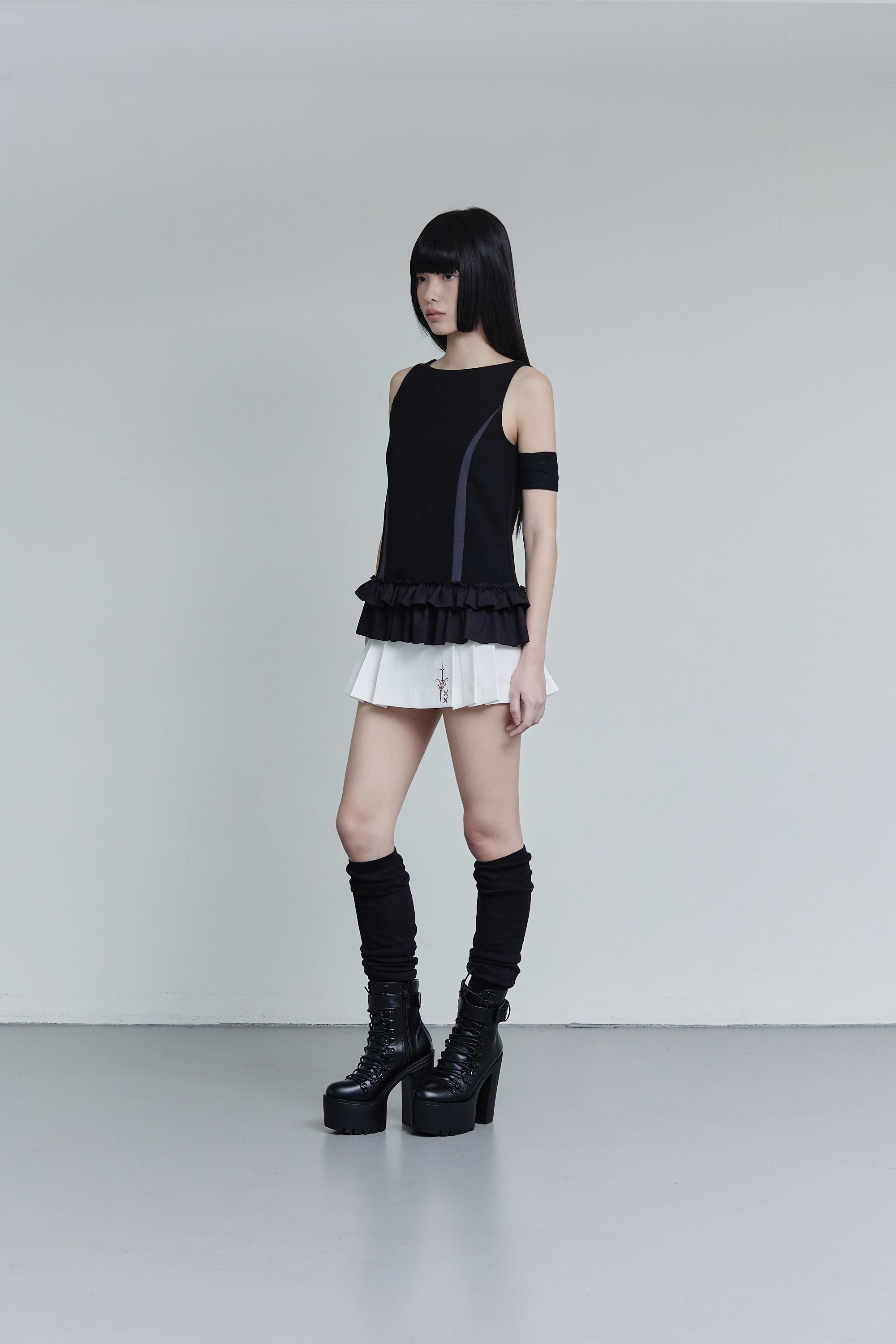 Slit Frill Sleeveless in White and Black