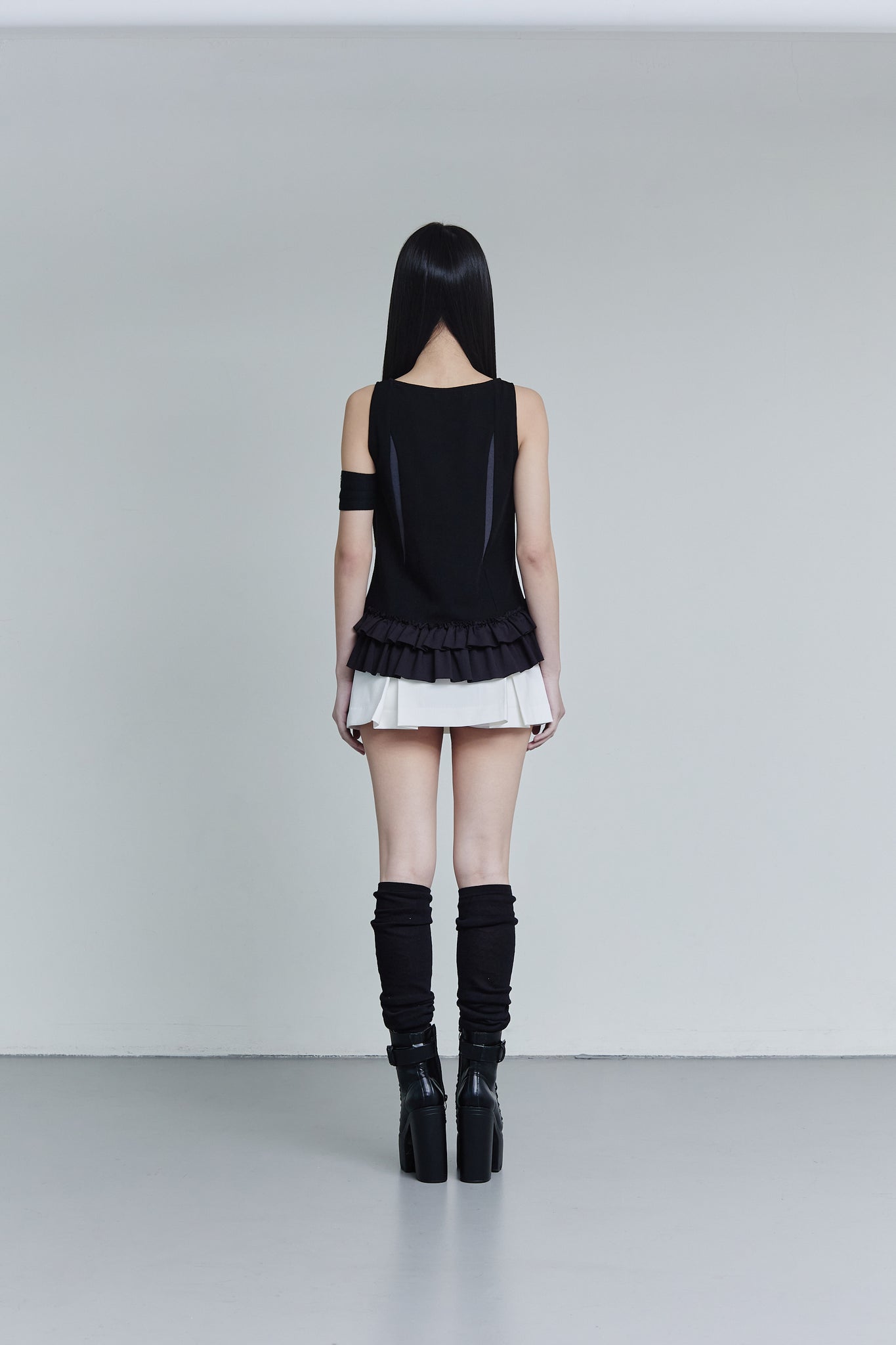 Slit Frill Sleeveless