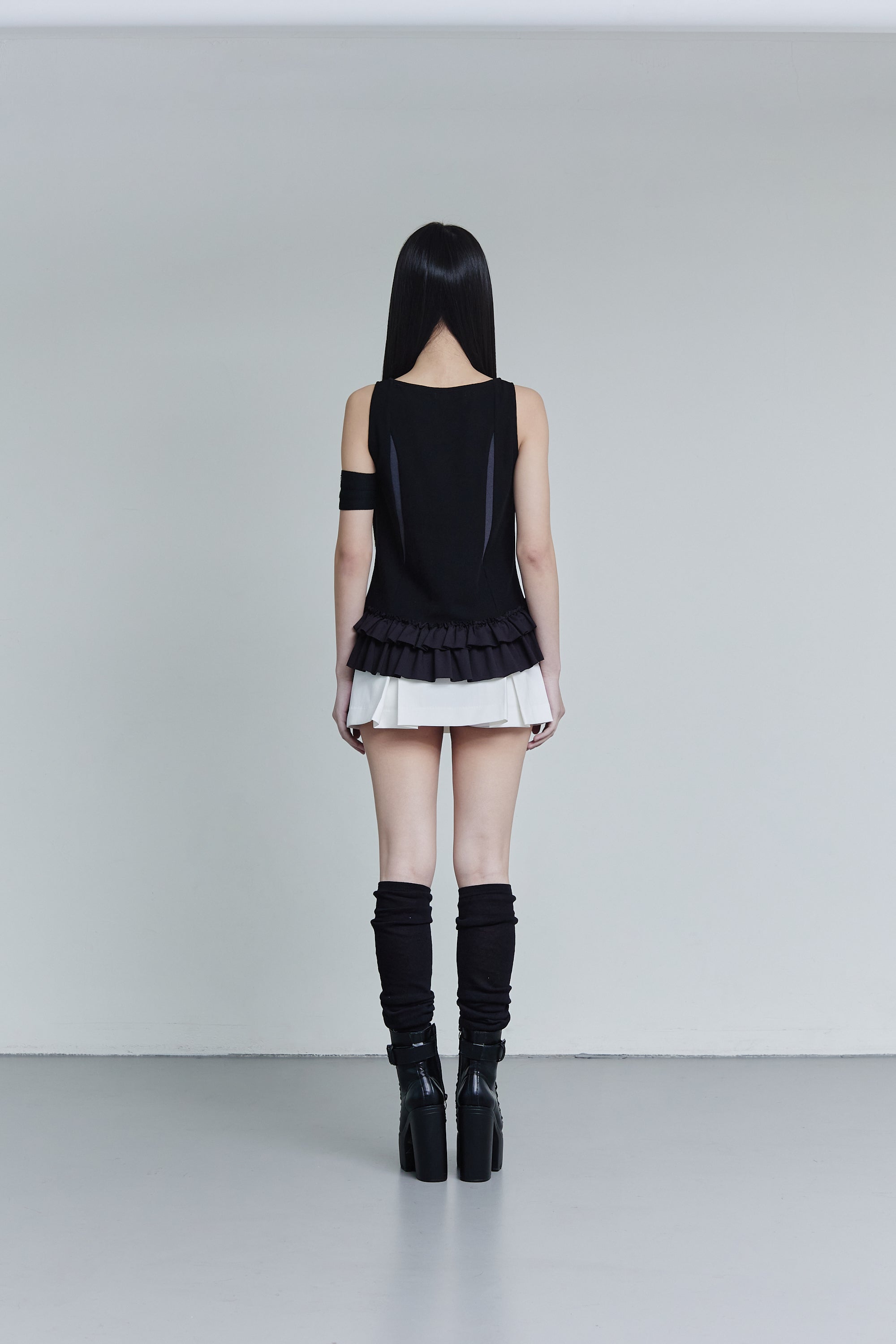 Slit Frill Sleeveless in White and Black