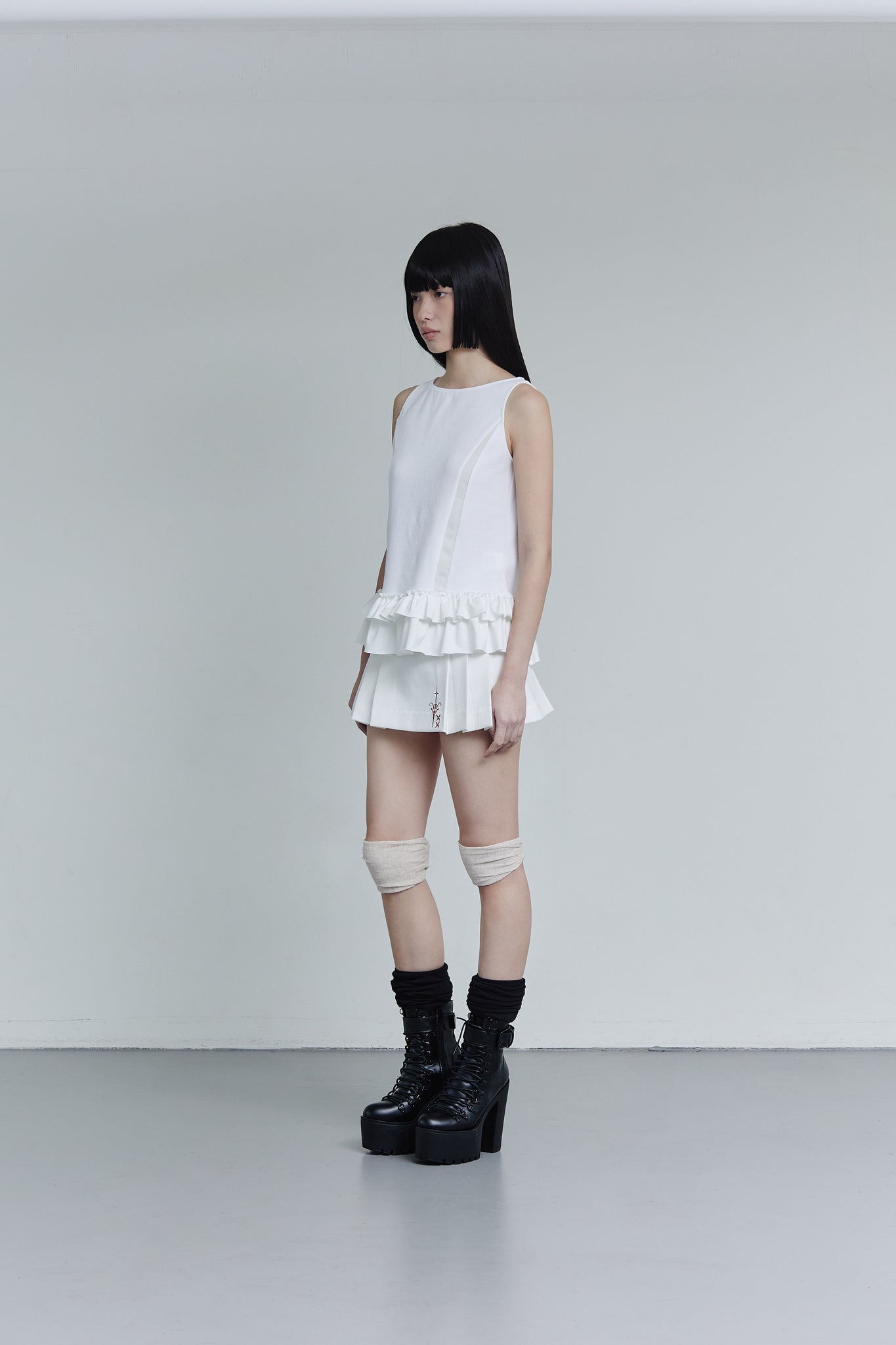 Slit Frill Sleeveless