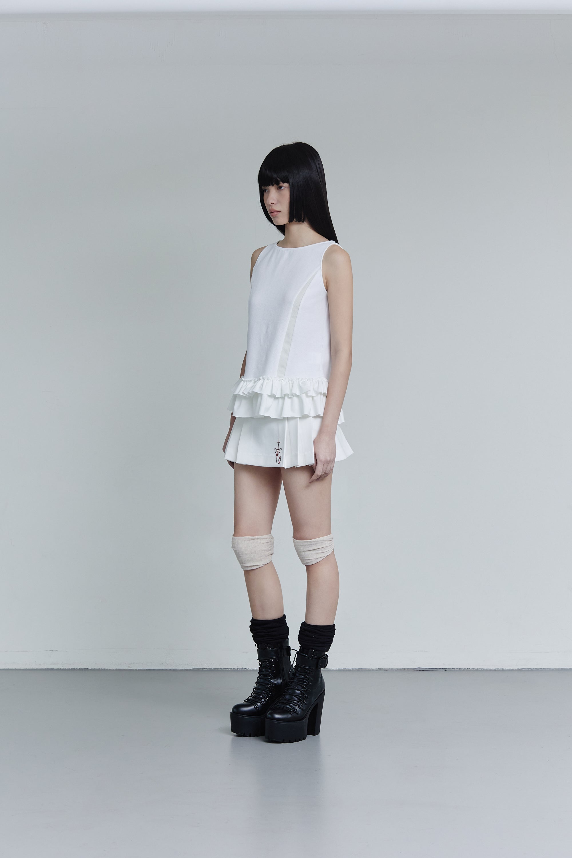 Slit Frill Sleeveless in White and Black