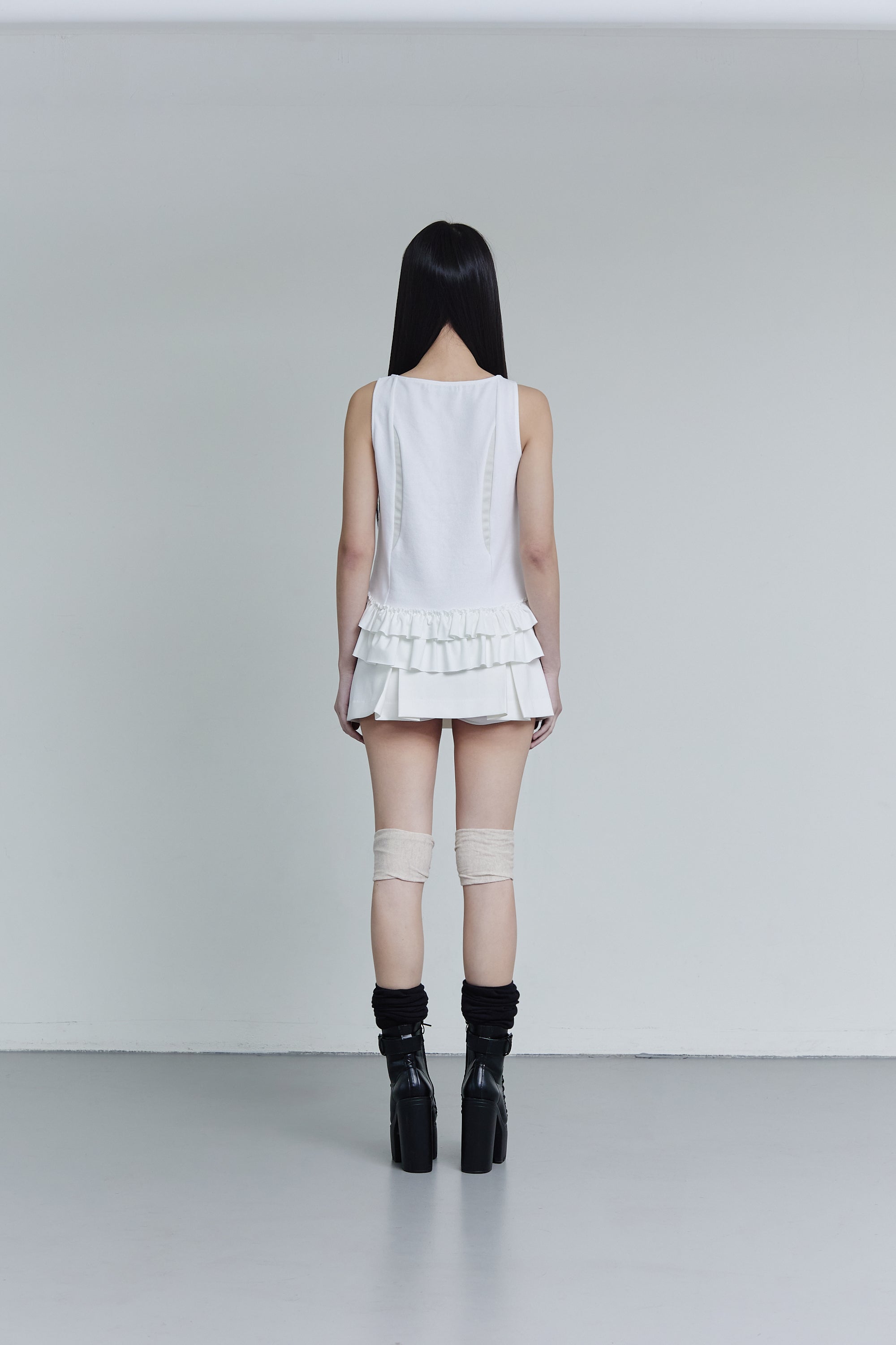 Slit Frill Sleeveless in White and Black