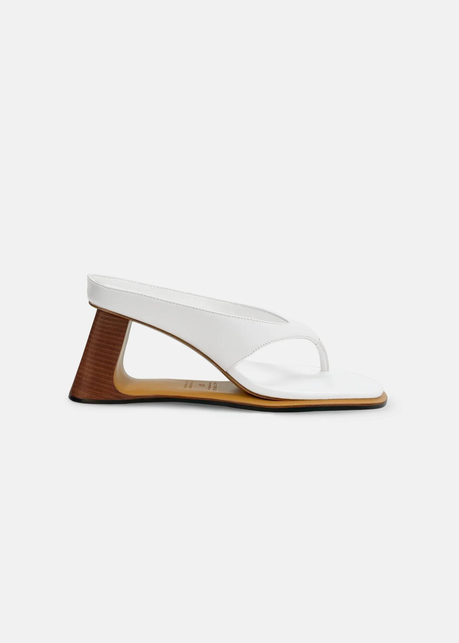 L’absurde Sandal White