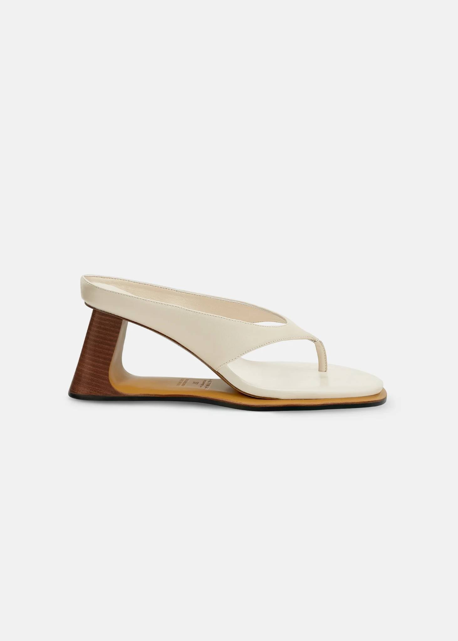L’absurde Sandal Ivory