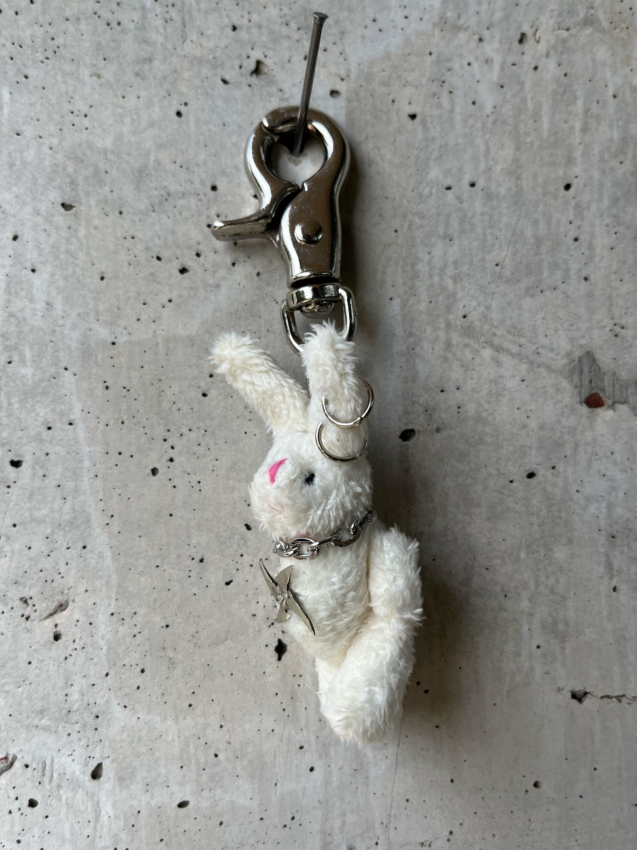White Bunny Keychain – ap0cene