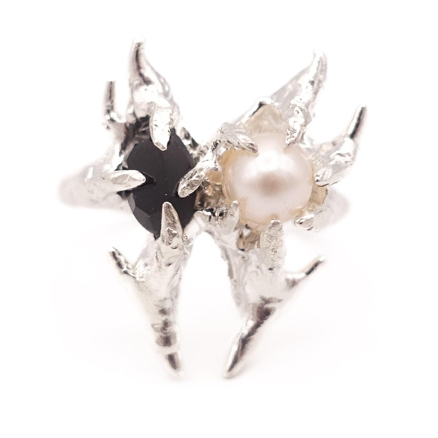 사악한 나비 반지