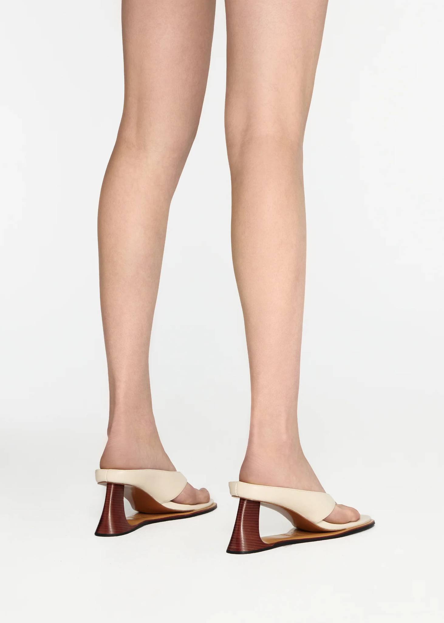 L’absurde Sandal Ivory