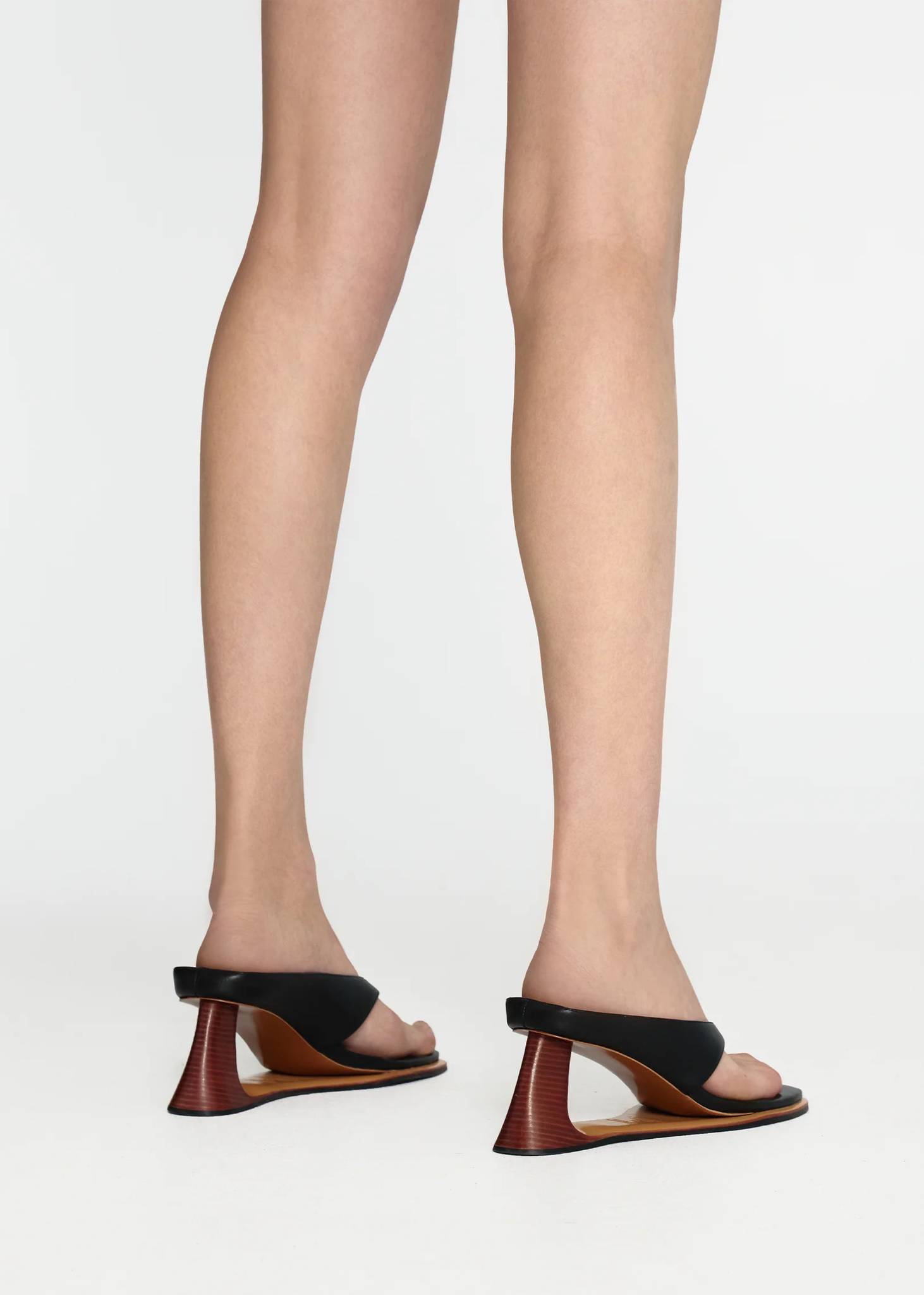L’absurde Sandal Black