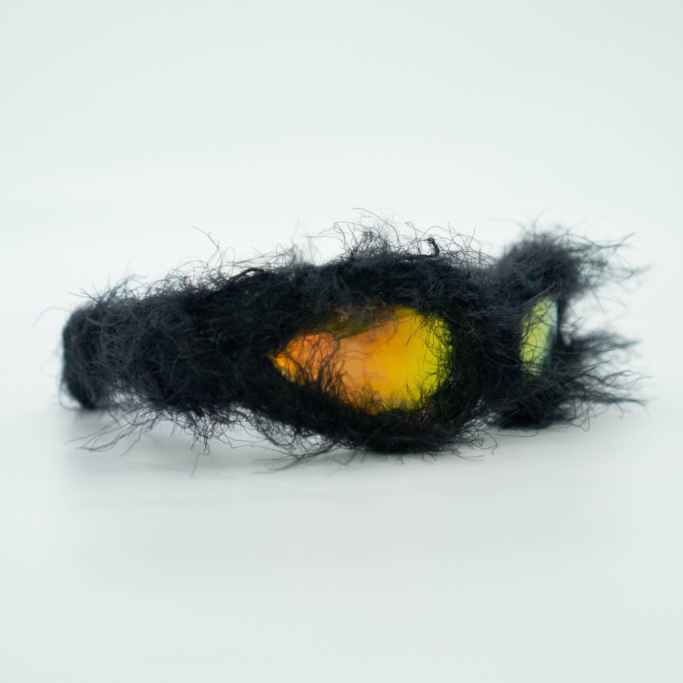 Ultraschwarze pelzige Sonnenbrille