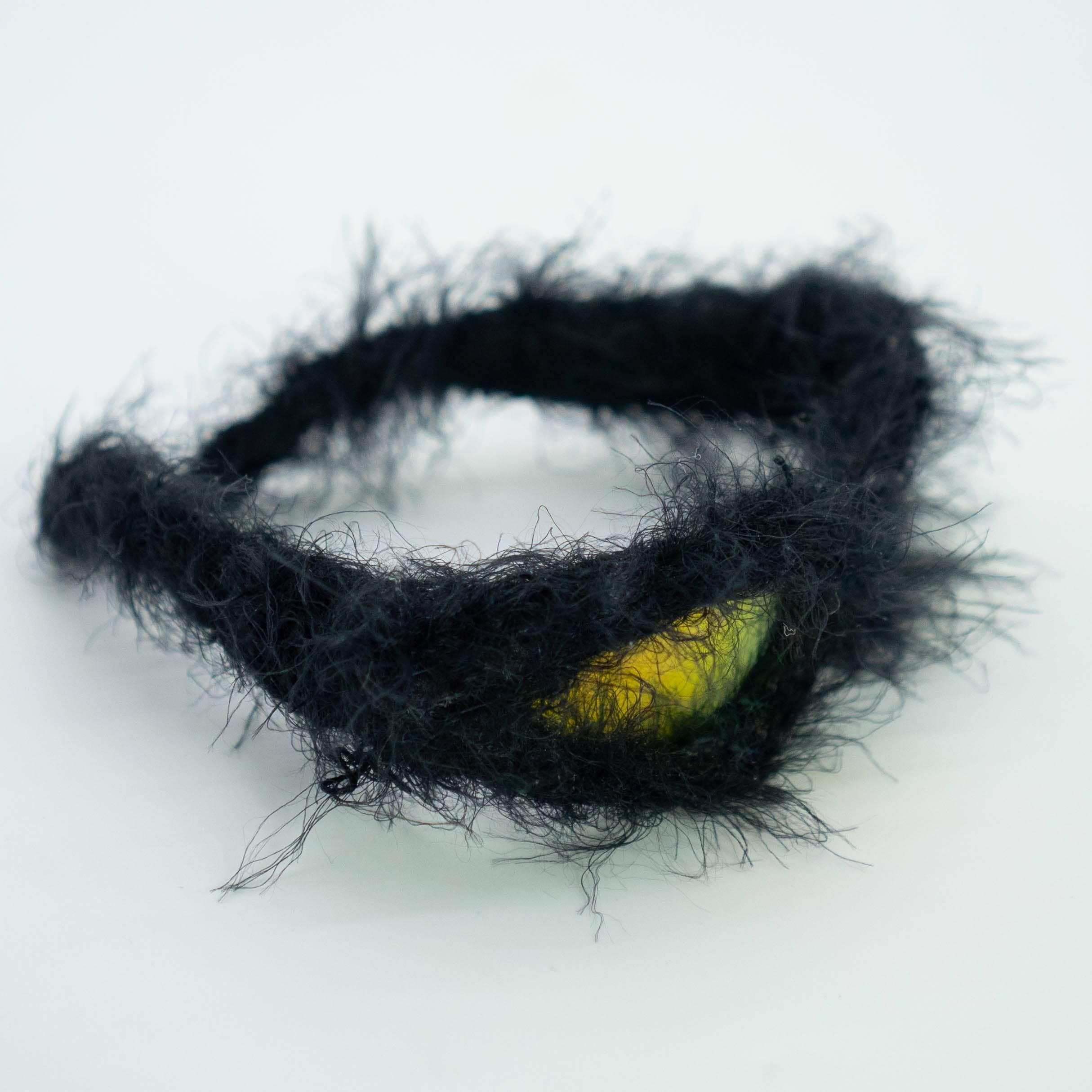 Ultraschwarze pelzige Sonnenbrille