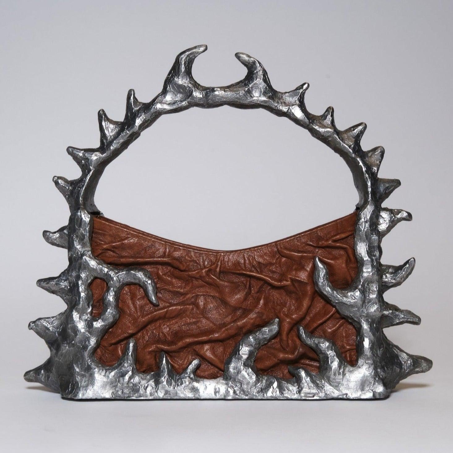 브라운 흉터 스파이크 백